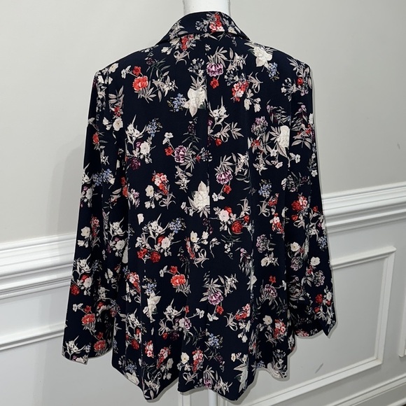 Lane Bryant Navy Floral Faux Pockets Single Button Closure Blazer sz 26 - Picture 9 of 14